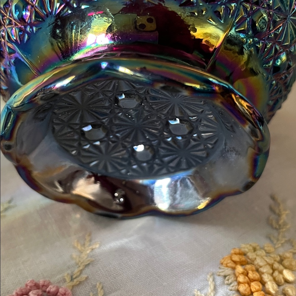 Gorgeous L.E. Smith Amethyst Carnival Glass Ruffled Bowl Daisy & Button Pattern - Picture 5 of 15